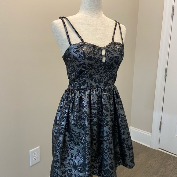 🖤♥️ Material Girl Party Dress GUC♥️🖤 - Picture 10 of 10